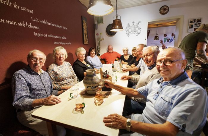Weinkultur in Stuttgart: In der Besenwirtschaft rücken die Gäste zusammen