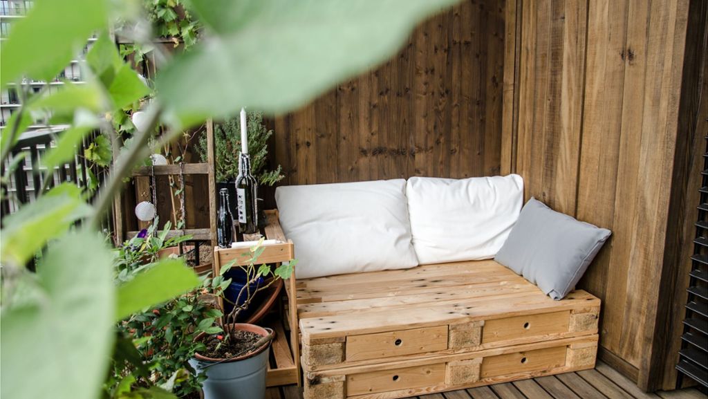 Pflanzen und Möbel für den Balkon: Schöner wohnen auf dem Balkon