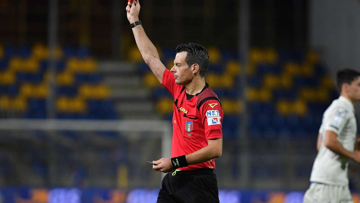 Neue Fußball-Regel wegen Corona: Schiedsrichter können Rote Karte für absichtliches Husten geben