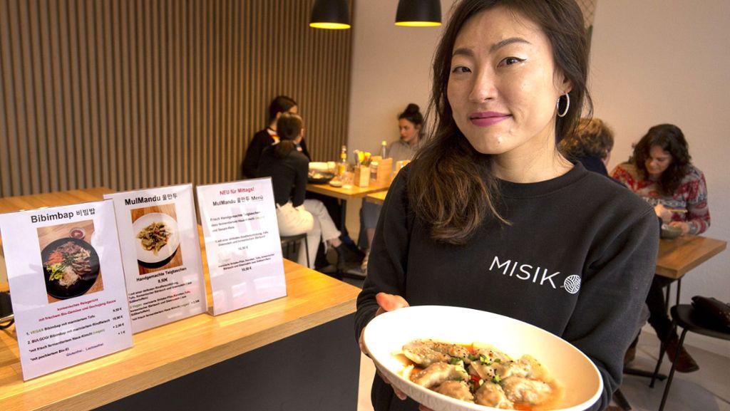  Klein aber fein: Die Wirtin Jungmi Ha bietet in ihrem Imbiss Misik im Stuttgarter Westen typisch koreanische Speisen, bei denen auch Veganer fündig werden. Wir haben das Lokal getestet. 