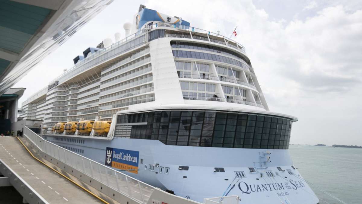  Das Kreuzfahrtschiff „Quantum of the Seas“ ist nach einem Corona-Fall an Board nach Singapur zurückgekehrt. Zuvor war ein Passagier positiv auf das Coronavirus getestet worden. 