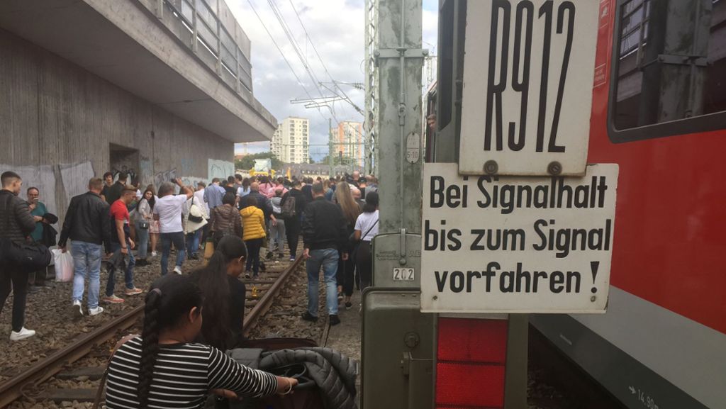 S-Bahn-Chaos in Stuttgart: Feuerwehr wusste nichts von Notfall