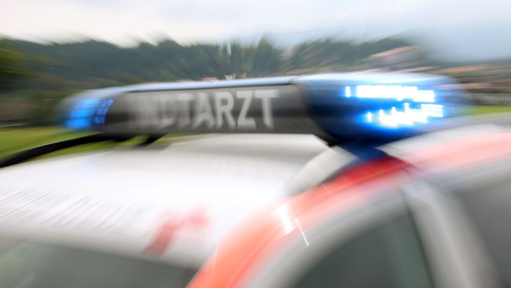 Schlimmer Unfall bei Ehingen: Gelöster Anhänger kracht in Auto - zwei Schwerverletzte