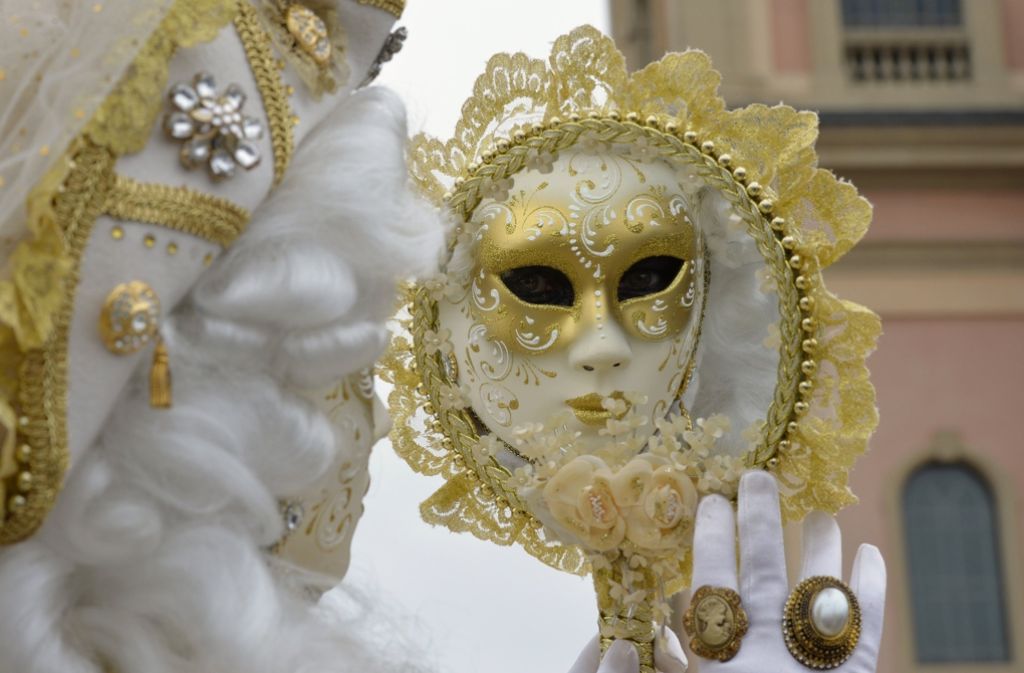Der Ludwigsburger Marktplatz verwandelt sich am Wochenende in eine Hochburg des venezianischen Karnevals