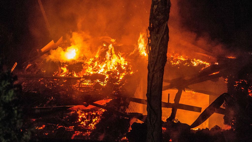 Ostfildern: Gartenhaus brennt komplett ab