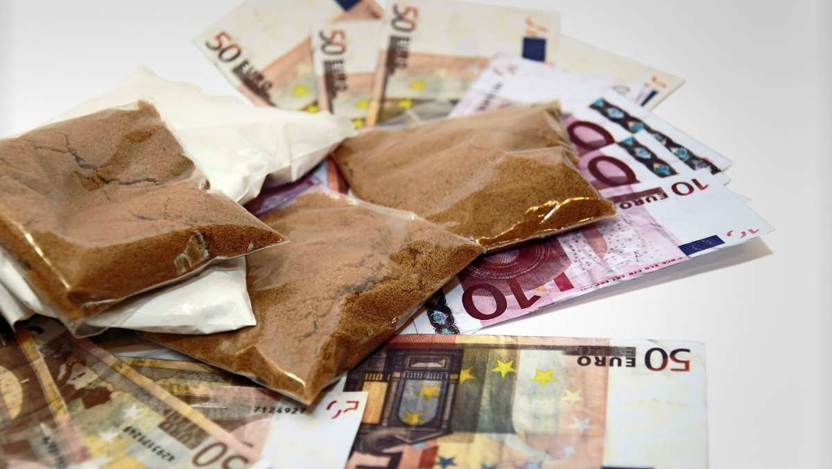 Die Polizei legt einer Gruppe von Hinterleuten das Handwerk, die im großen Stil Drogen aus Spanien in den Raum Stuttgart gebracht haben soll. 