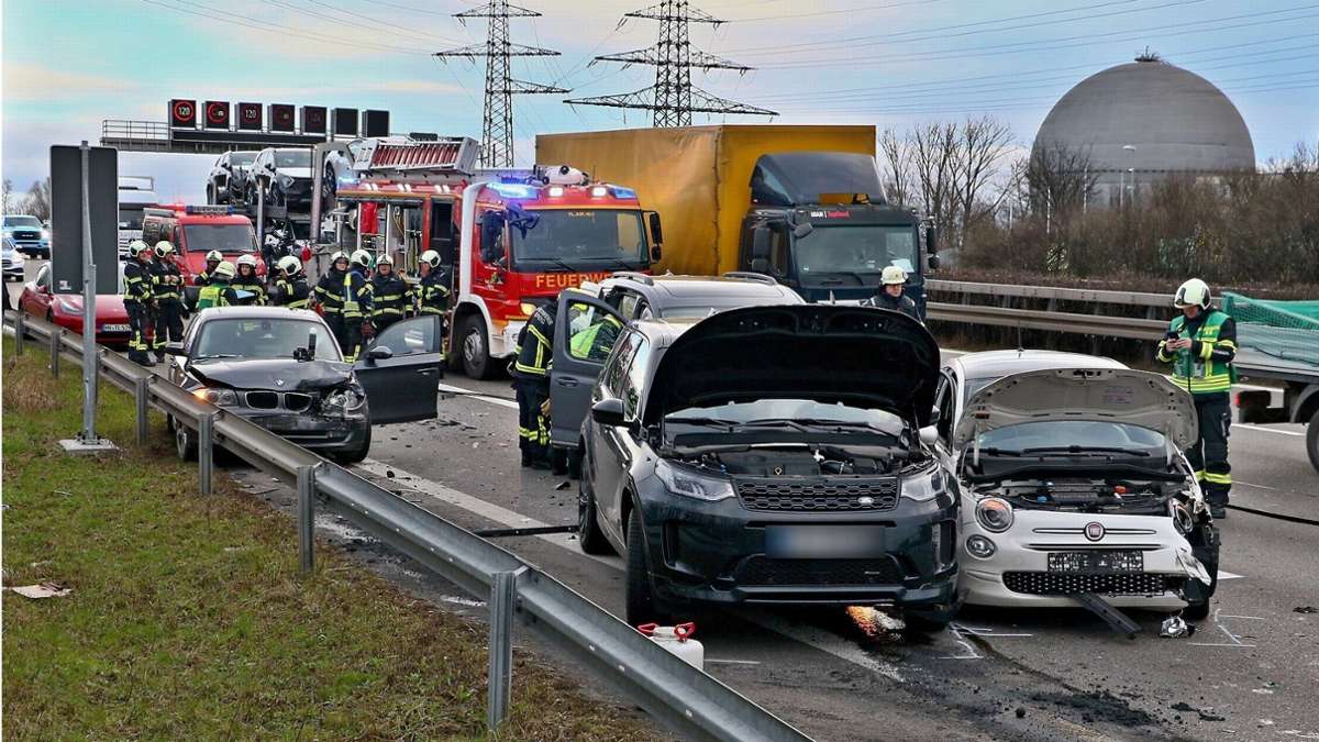 Stau auf der A 81 bei Ludwigsburg-Süd: Auffahrunfall mit fünf Fahrzeugen – mehrere Verletzte