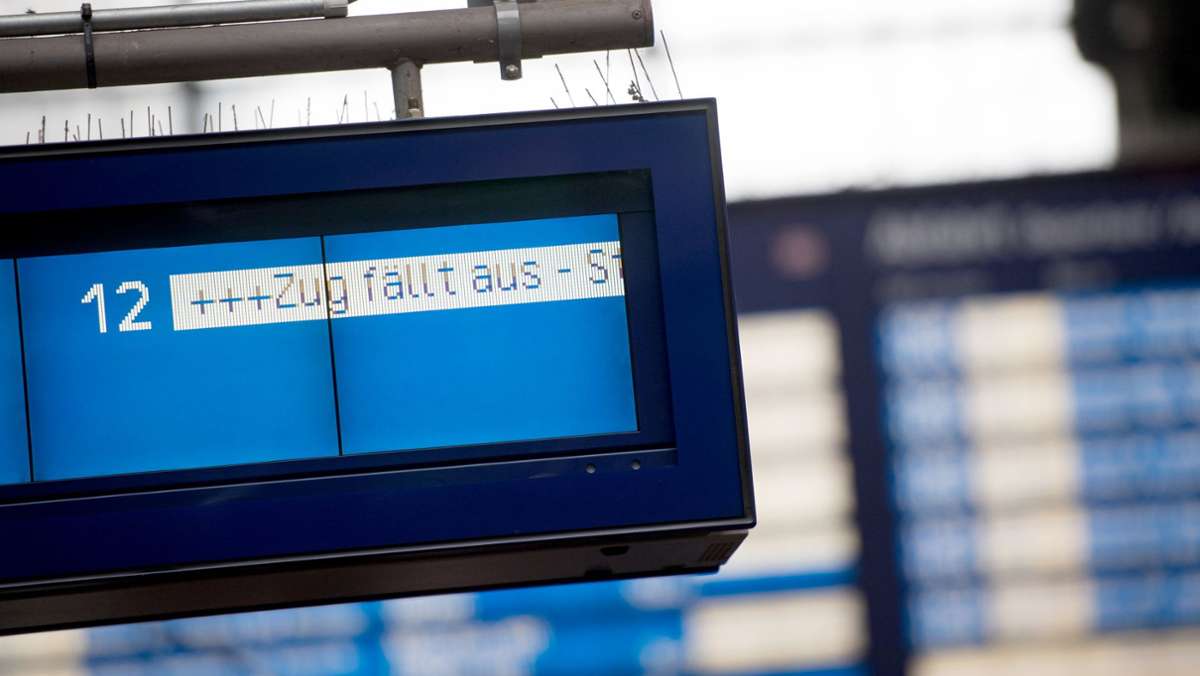  Die Deutsche Lokführergewerkschaft hat ihre Mitglieder zum Streik aufgerufen. Bis Freitagmorgen fallen Züge im Regional- und im Fernverkehr aus. Was tun, wenn man davon betroffen ist und bereits ein Ticket gebucht hat? 