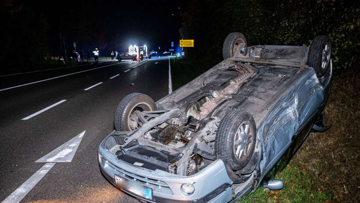 Unfall in Remseck am Neckar: Auto überschlägt sich nach Kollision mehrfach