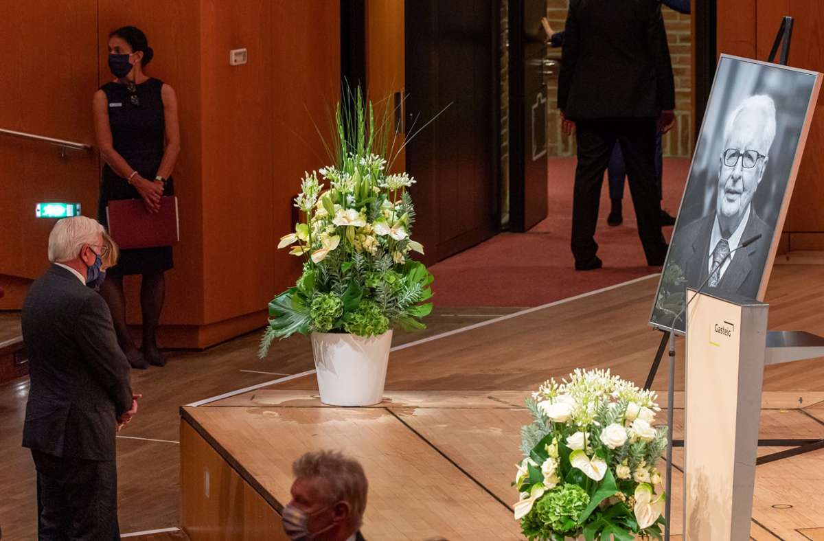 Unter den Gästen bei der Trauerfeier am Montag waren unter anderen Bundespräsident Frank-Walter Steinmeier ...