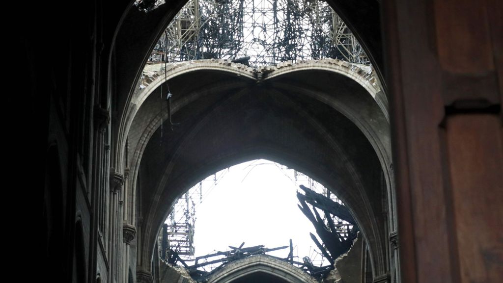 Notre-Dame in Paris: Die Ansicht der Kirche vor und nach dem Brand