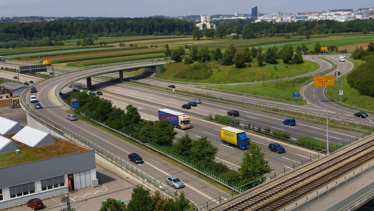 Anschlussstelle der A8 bei  Möhringen: Bauarbeiten an der Nord-Süd-Straße dauern länger