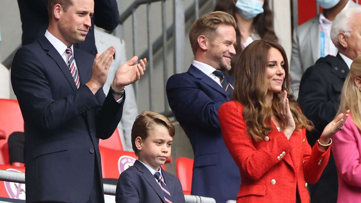  Der Fußball-Klassiker zwischen England und Deutschland im Wembley wird von der Tribüne auch von einigen Prominenten verfolgt. Neben Prinz William ist auch Ed Sheeran und David Beckham im Stadion. 