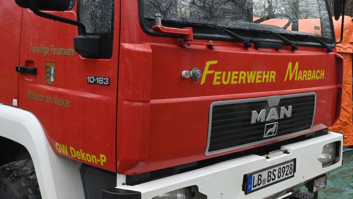 Brand in Marbach: Holzstapel brennt lichterloh