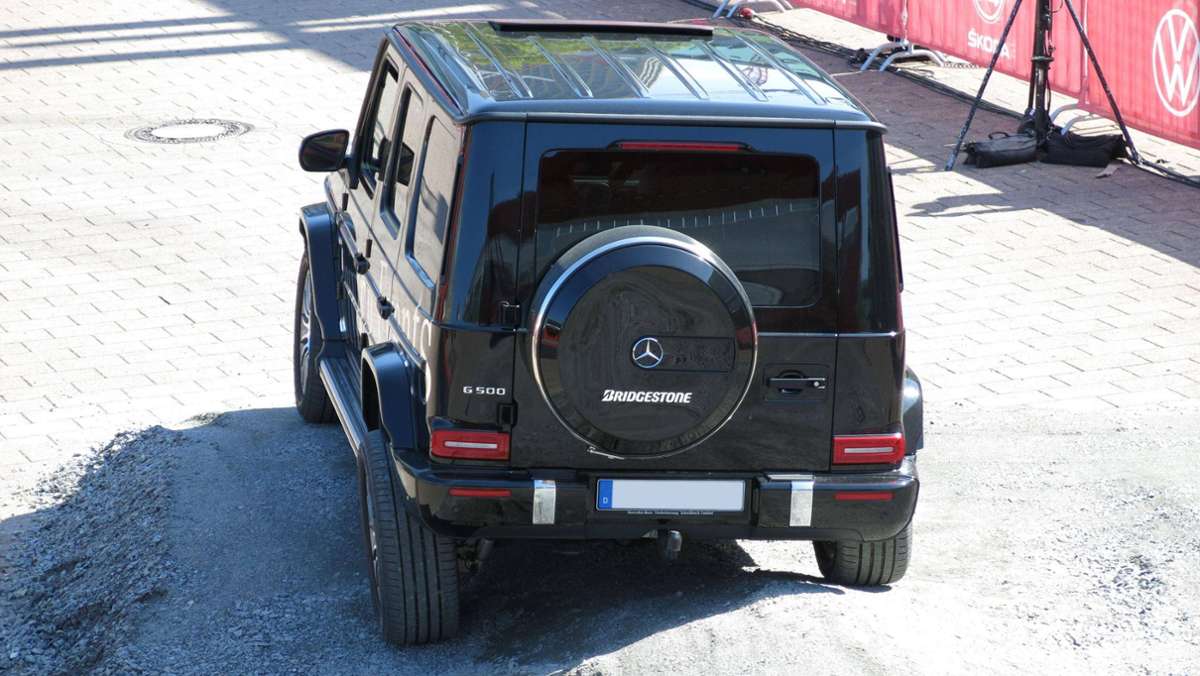 Diebstahl in Gerlingen – Unfall in Stuttgart: Unbekannte stehlen Mercedes G 500 und bauen Unfall