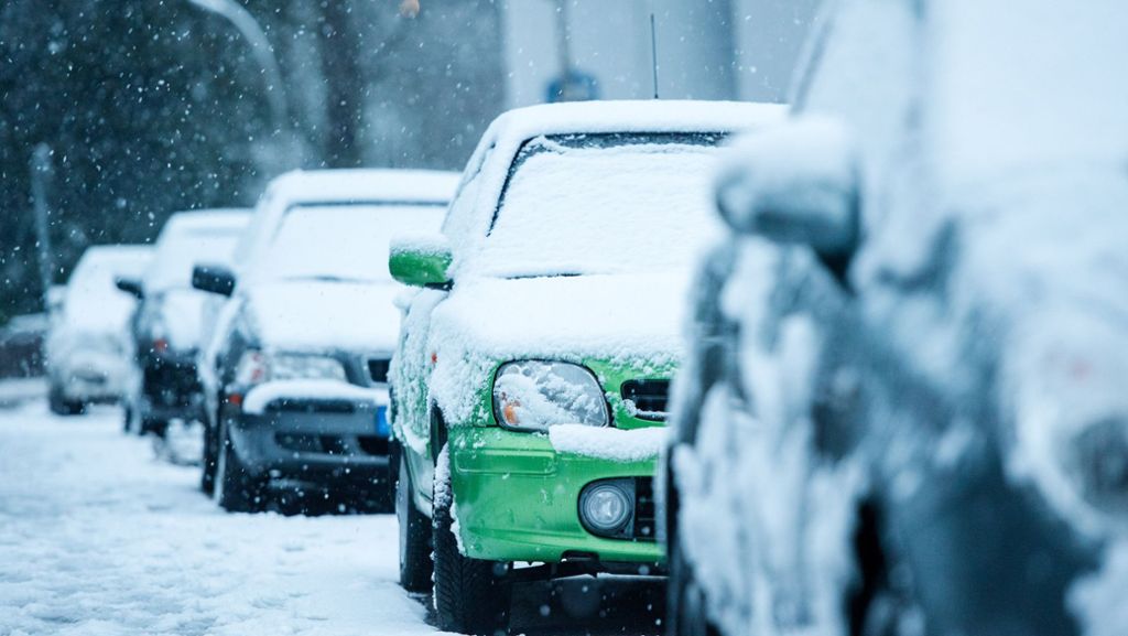 Autofahren im Winter: Mit acht Tipps sicher über Eis und Schnee