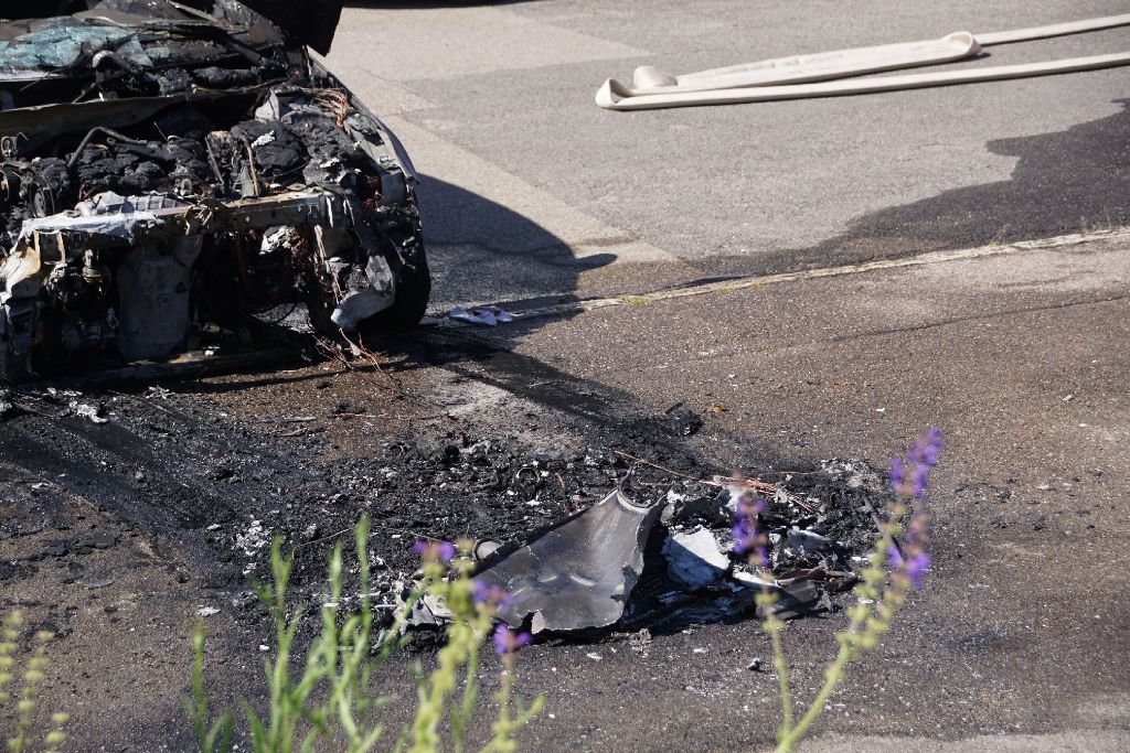 Am Sonntagvormittag ist in Oberesslingen ein Opel in Brand geraten.