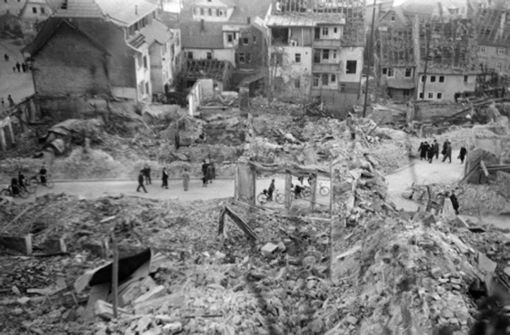 Ein einziges Trümmerfeld: die Böblinger Marktstraße nach dem verheerenden Bomberangriff vom 7. auf den 8. Oktober 1943. Foto: Stadtarchiv Böblingen