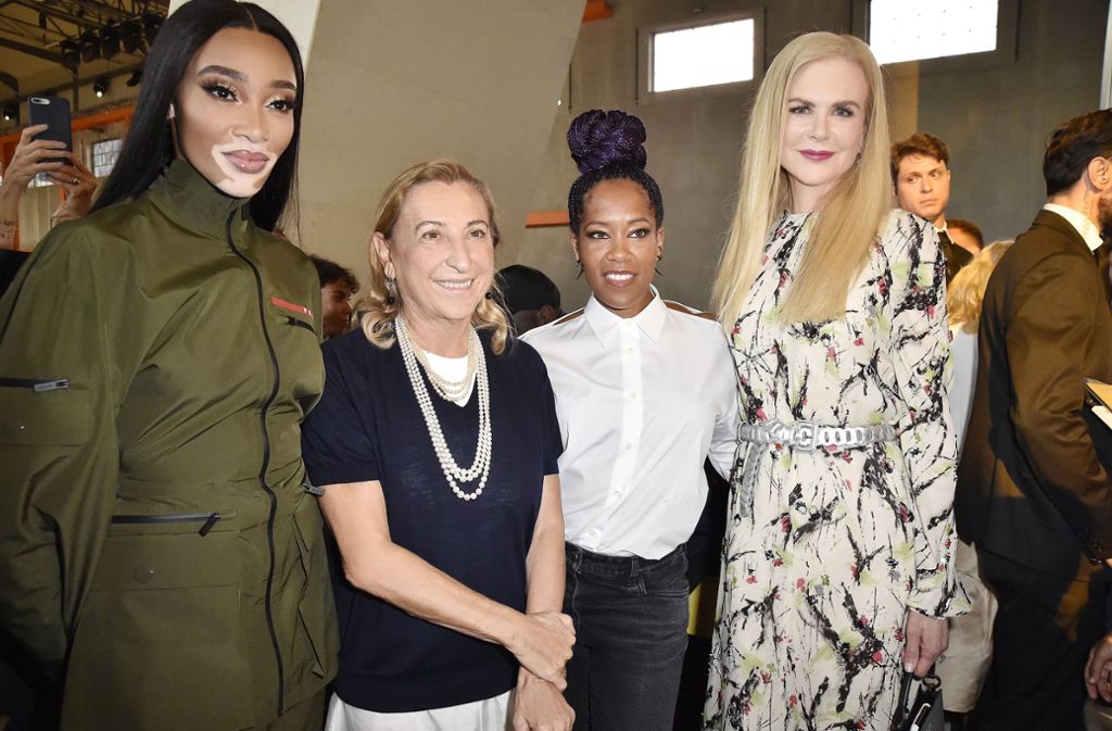 Auch die Prominenz darf bei der Mailänder Fashion Week nicht fehlen: das Model Winnie Harlow, die Designerin Miuccia Prada, die US-Schauspielerin Regina King und die australisch-amerikanische Schauspielerin Nicole Kidman (von links) geben sich ein Stelldichein bei der Fashion Week in Mailand.