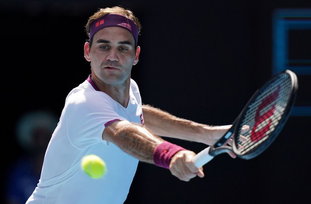 Den Ball soll man gegen eine Wand schlagen, Roger Federer gibt dann Tipps. Foto: dpa/Michael Dodge