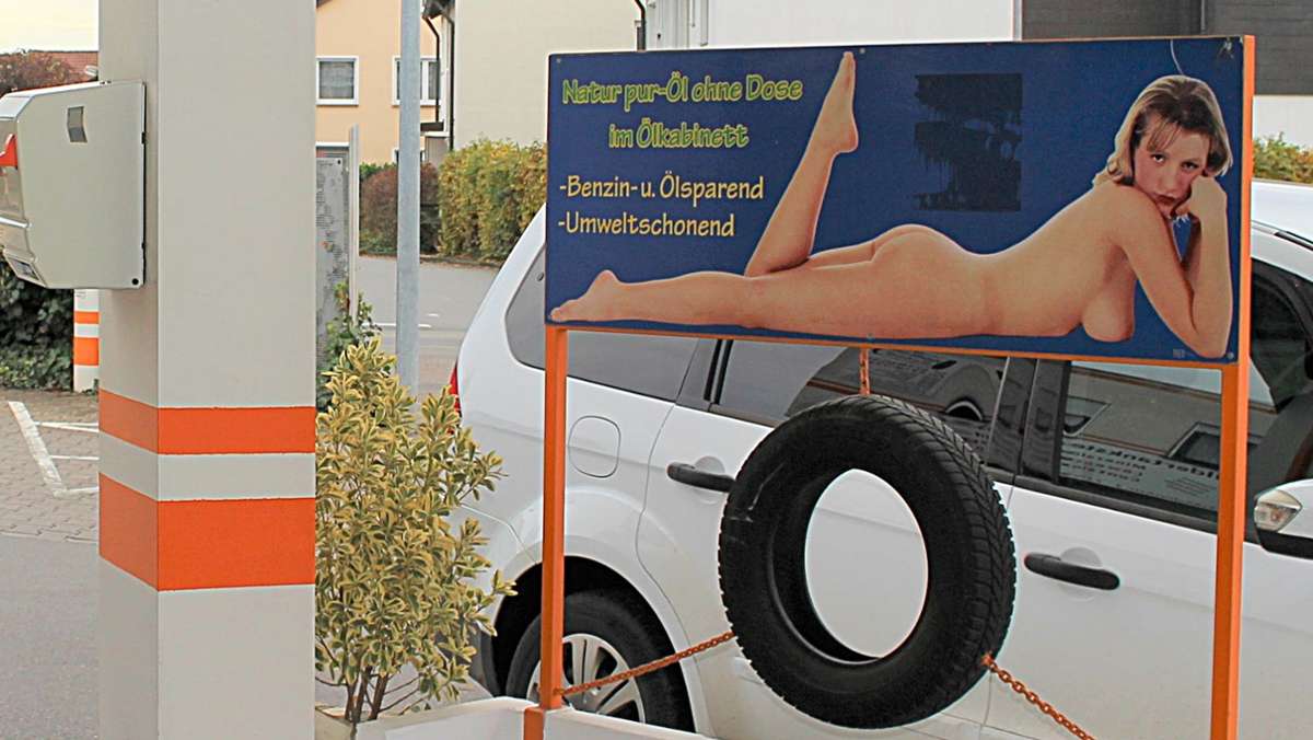 Schlüpfrige Reklame in Neuhausen: Nackte bleibt trotz Rüge  unverhüllt