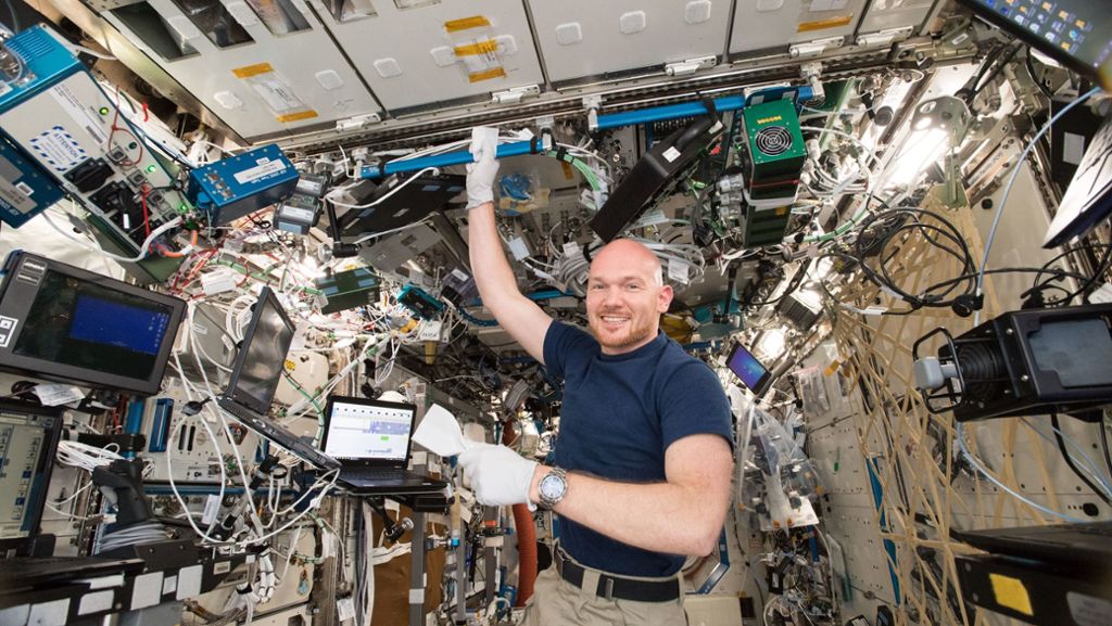 ISS-Mission: Alexander Gerst findet Diskette für Windows 98 auf ISS