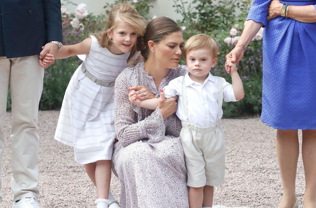 Bullerbü im schwedischen Königshaus: Kronprinzessin Victoria mit ihrer Tochter, Prinzessin Estelle (6), und ihrem zweijährigen Sohn, Prinz Oscar.
