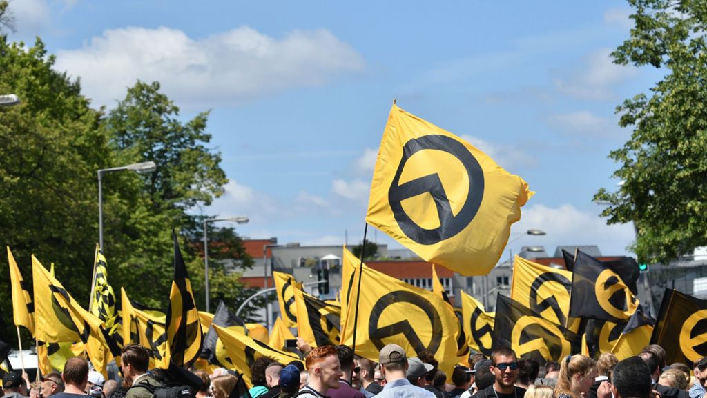 Protest in Halle: Tausende demonstrieren gegen Identitäre Bewegung