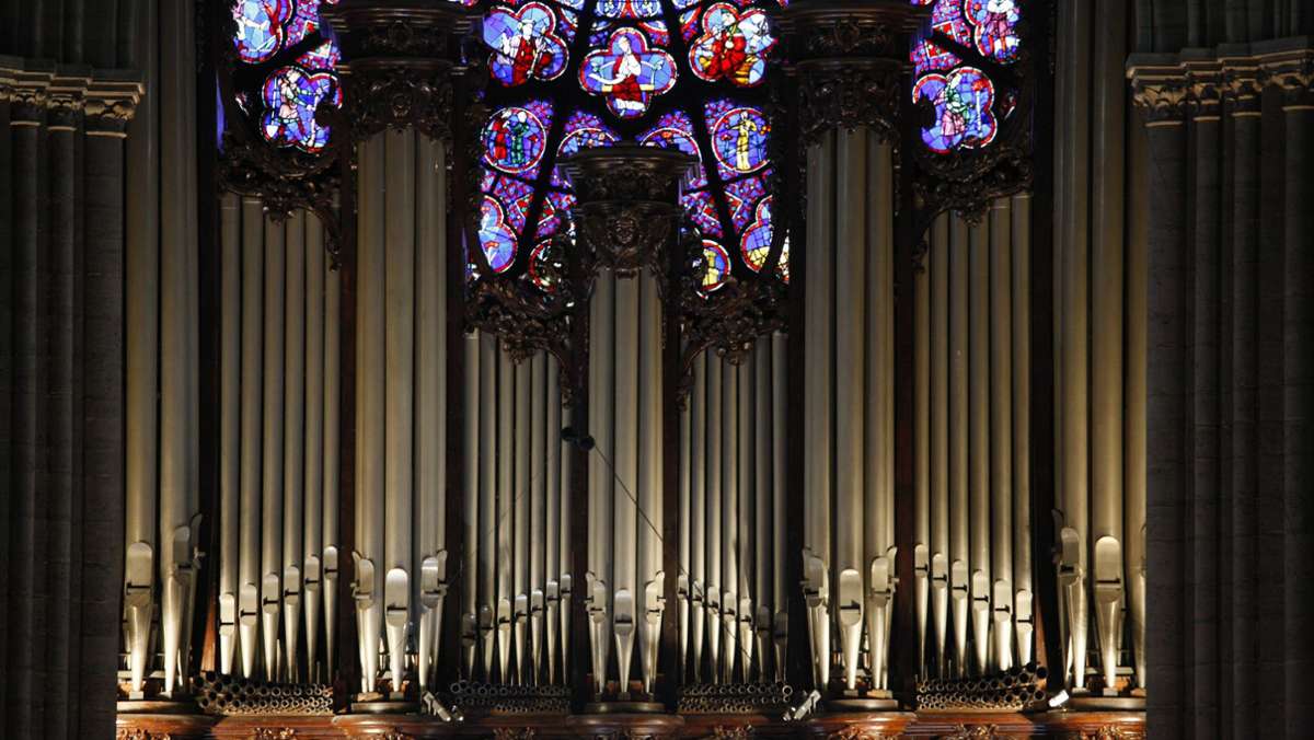  Eine Königinnenreportage: Die Geschichte der Orgel, Instrument des Jahres 2021, ist immer auch die Geschichte der Organisten. Zu Besuch in der Stuttgarter Stiftskirche bei einem Großen der Zunft: Kay Johannsen. 