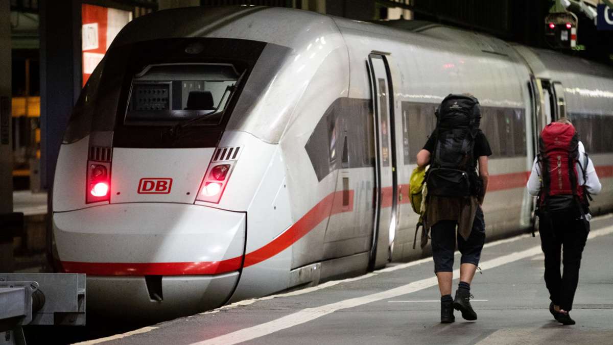  Die Deutsche Bahn erhöht ihre Preise im Fernverkehr: Sie steigen zum Fahrplanwechsel am 12. Dezember um durchschnittlich 1,9 Prozent, wie der Konzern mitteilte. Doch nicht alles wird teurer. 
