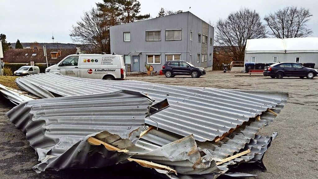 Waldenbuch: Sturm weht Dach von Flüchtlingsheim