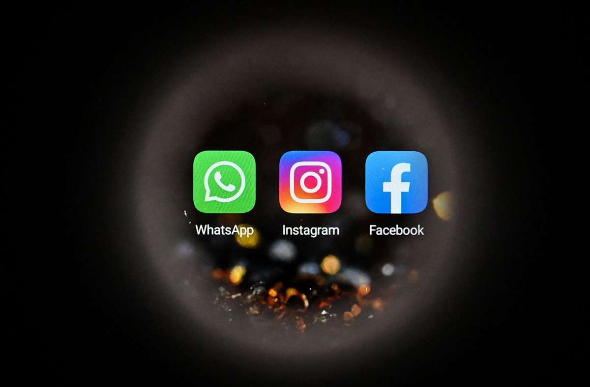 WhatsApp, Facebook und Instagram sind erneut für tausende Nutzer nicht erreichbar. Foto: AFP/KIRILL KUDRYAVTSEV