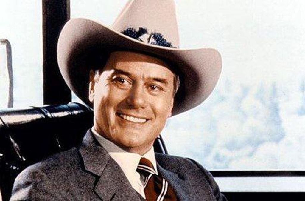 Larry Hagman als J.R. Ewing in der TV-Soap-Opera „Dallas“ darf getrost als Urvater aller TV-Serienschurken gelten. Von 1978 bis 1991 spielte er den sinistren Ölbaron J.R. und prägte mit seiner Rolle eine ganze Generation von Fernsehzuschauern.