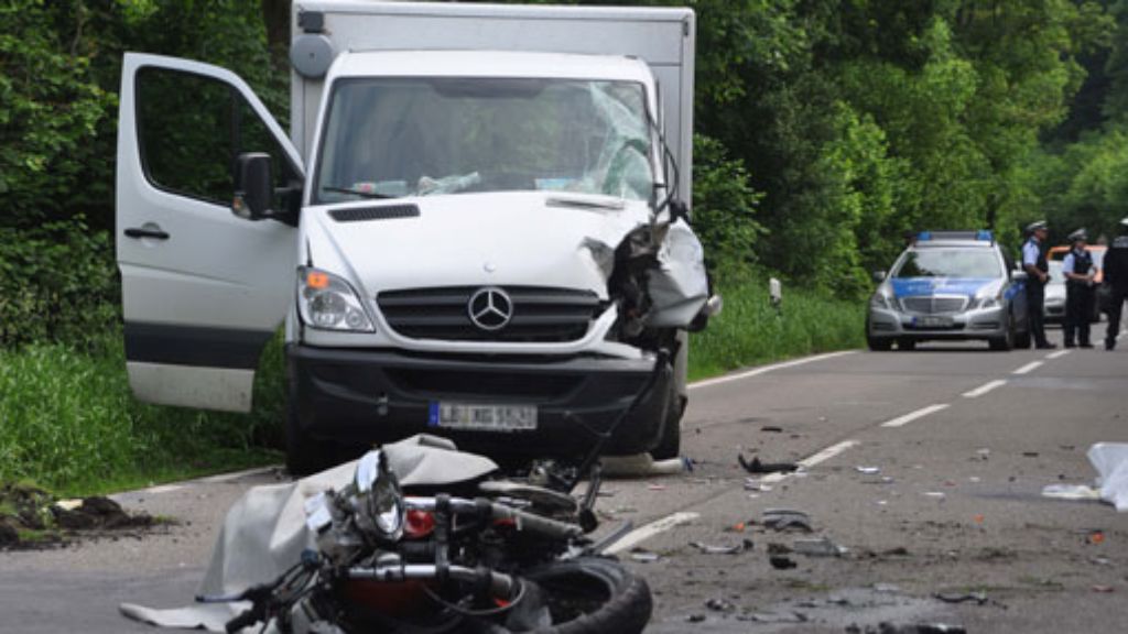 Kreis Ludwigsburg: Motorradfahrer stirbt nach Frontalzusammenstoß
