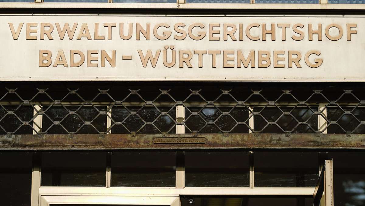  Der Verwaltungsgerichtshof Baden-Württemberg hat den Eilantrag einer Frau abgelehnt, die gegen zahlreiche Beschränkungen für Nicht-Immunisierte geklagt hatte. 