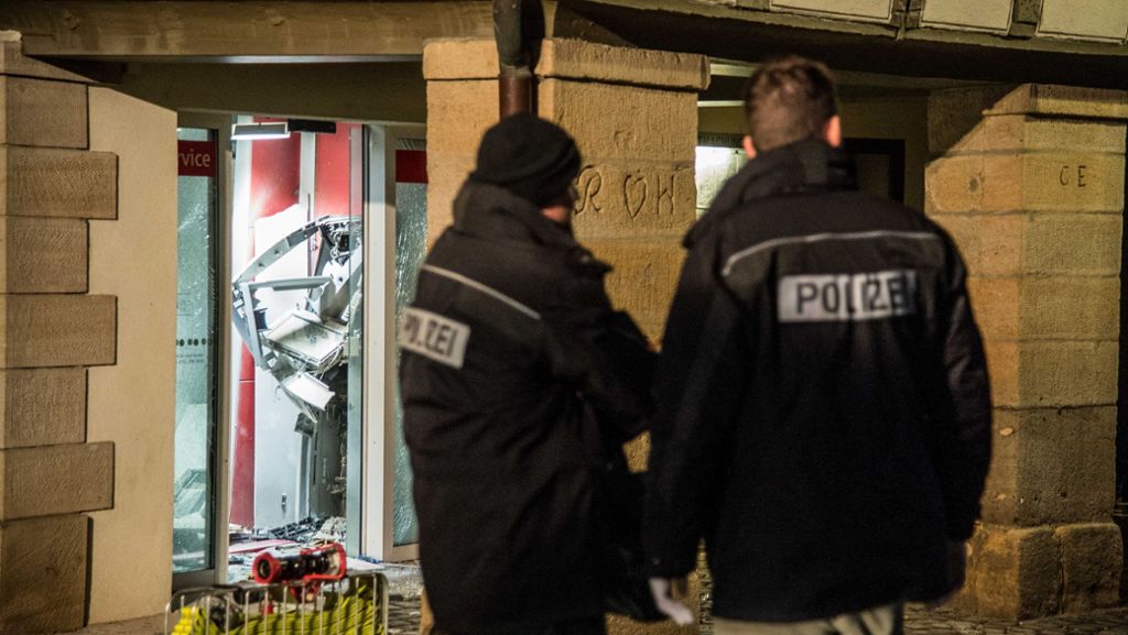 Schlaitdorf: Geldautomat gesprengt – Polizei fahndet mit 18 Streifen