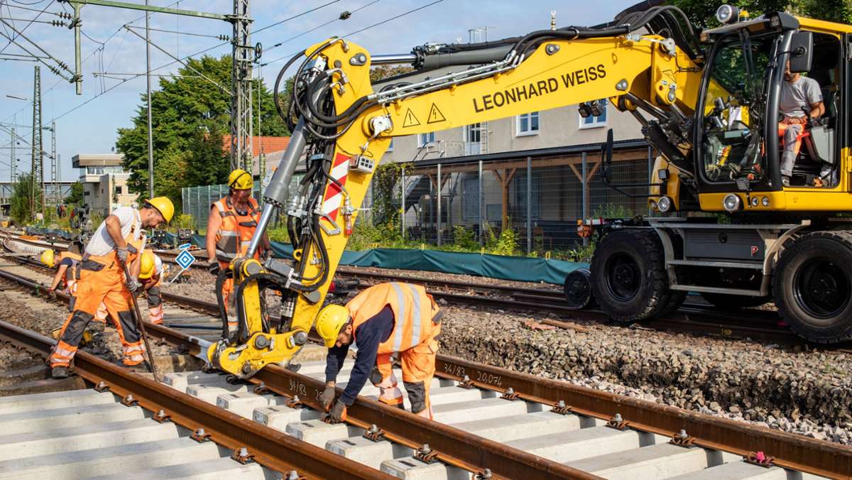  Während andernorts der Lokführerstreik den Bahnverkehr lahmlegt, sind die Züge in Göppingen aus einem anderen Grund ausgebremst: Bauarbeiter haben derzeit das Sagen. 