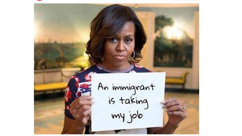  Seit ein paar Tagen kursiert im Internet ein Bild von Michelle Obama. Auf diesem hält sie ein Schild in der Hand, mit welchem sie sich über ihre Nachfolgerin lustig macht. Was steckt dahinter? Ist das Bild echt oder ein Fake? 