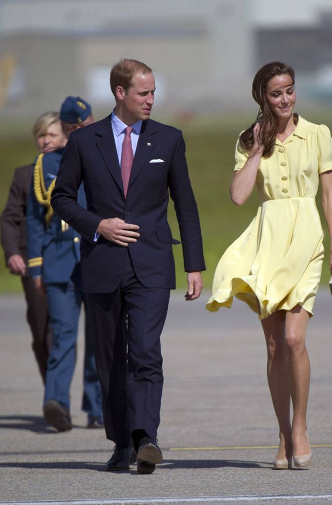 2011: Der Rock ist kürzer, die Absätze höher – Herzogin Kate trägt bei einem Kanadabesuch die gleiche Farbe.