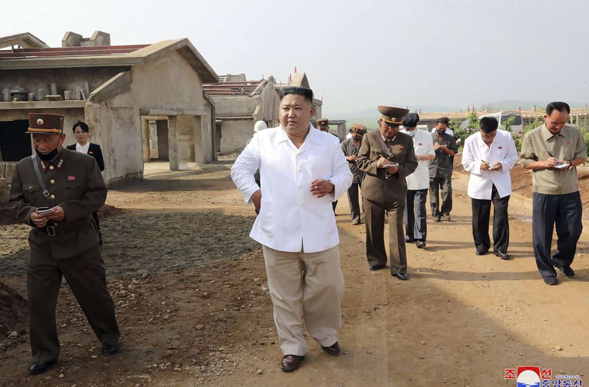 Kim Jong Un hat staatlichen Medien zufolge die gesamte 200 000-Einwohner-Stadt Kaesong abriegeln lassen (Archivbild). Foto: AP