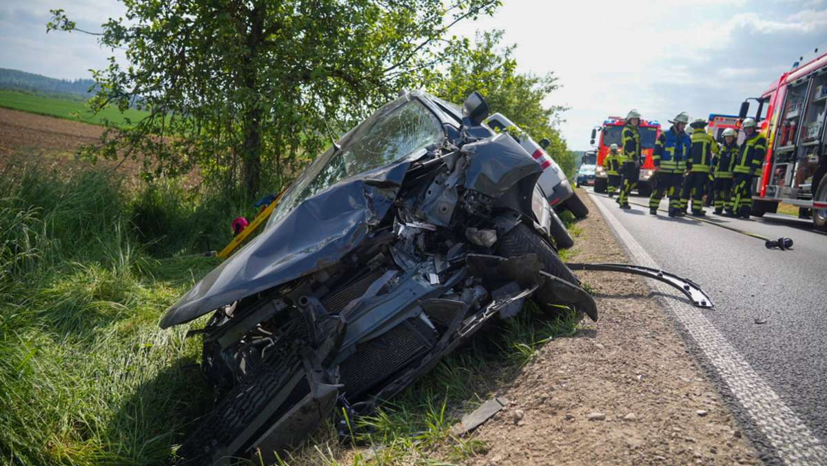Frontal-Crash bei Kirchheim: Fahrer gerät mit Auto in den Gegenverkehr