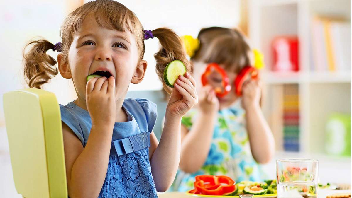 Mit Kindern  am Esstisch: Zusammen essen – so klappt es