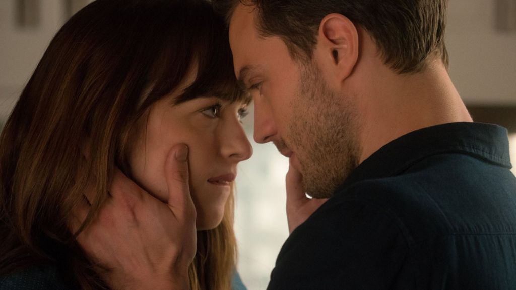  Im Februar 2018 kommt der dritte und letzte Teil von der „Fifty Shades of Grey“-Reihe in die Kinos. Ein neuer kurzer Teaser zeigt nun romantische Szenen aus dem Streifen und verkürzt die Wartezeit bis zum Valentinstag. 