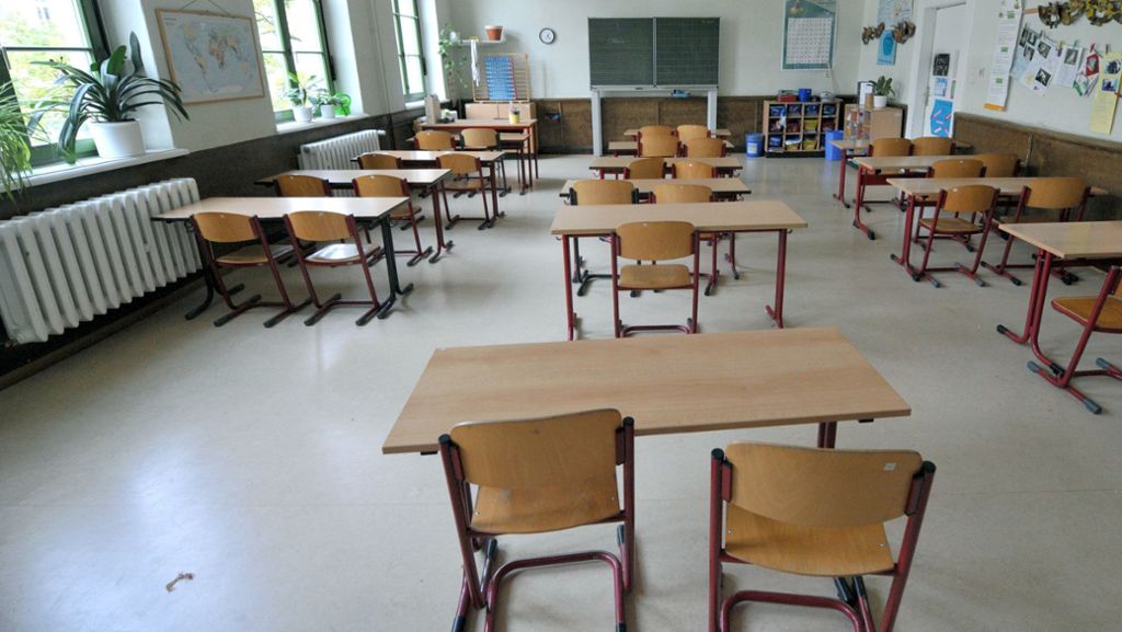 Unterrichtsversorgung im Land: Eisenmann: Weniger Schulstunden fallen aus