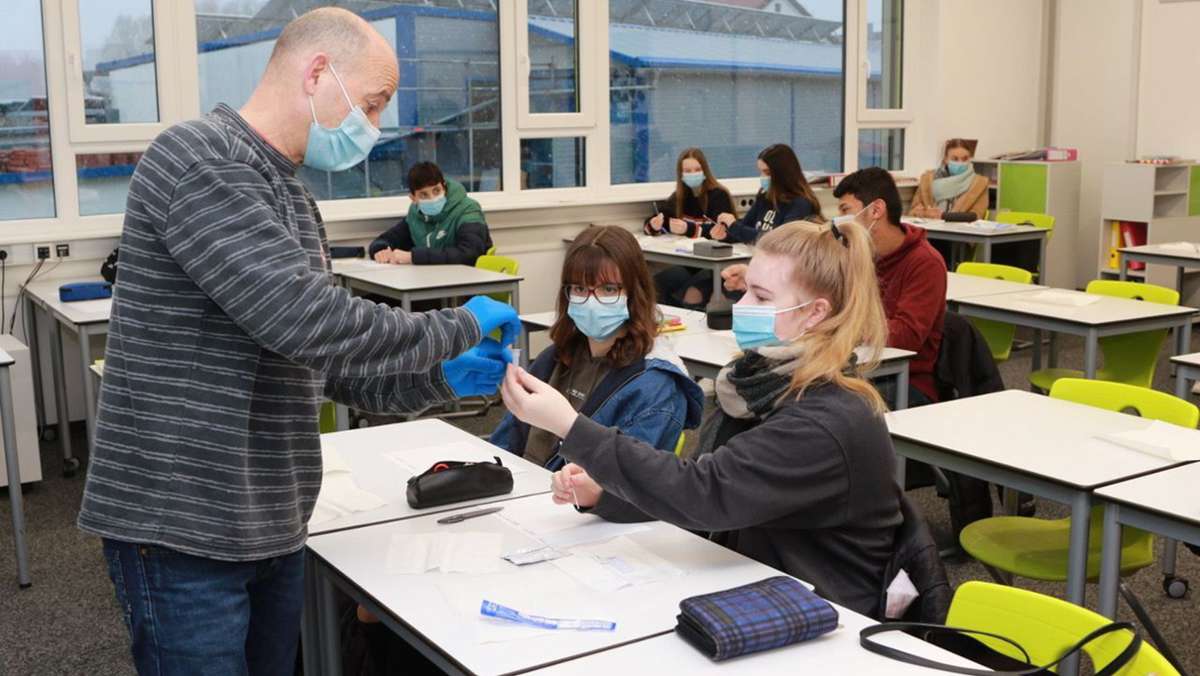 Schnelltests an Schulen: In Ehningen testen sich die Schüler selber