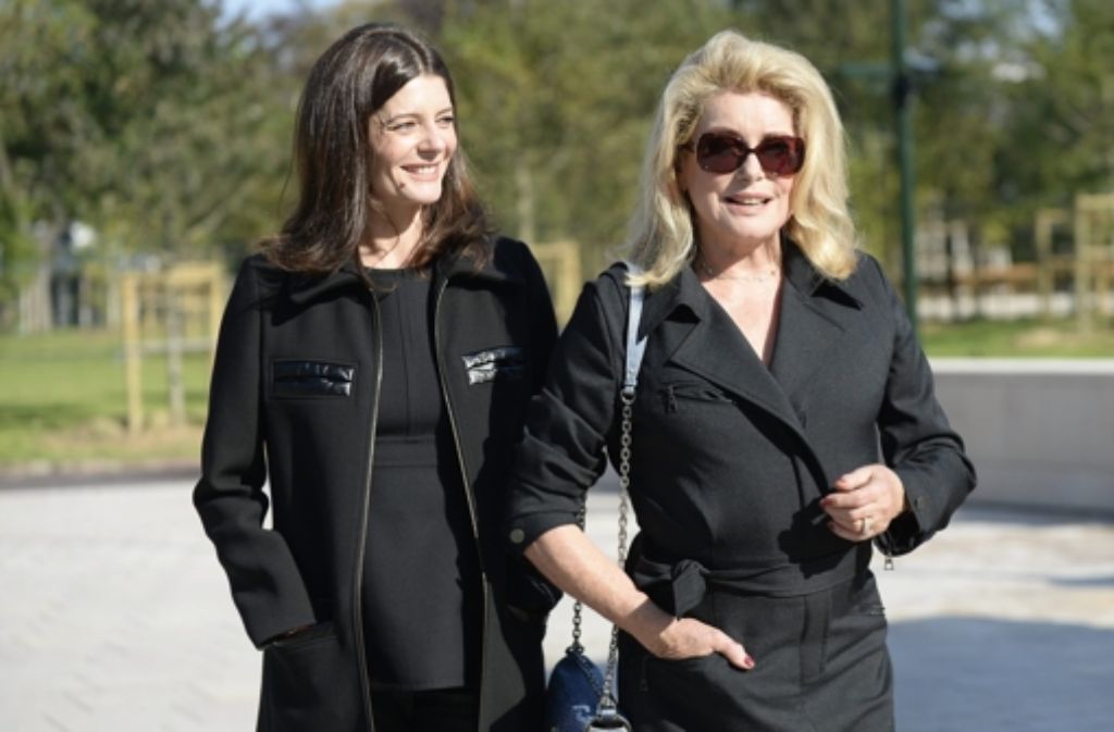 Catherine Deneuve (rechts) und ihre Tochter Chiara Mastroianni vor der Vuitton-Show.
