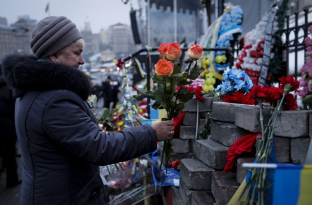 In der Stadt Kiew wird immer wieder an die Menschen gedacht, die vor einem Jahr, am 20. Februar, auf dem Platz getötet wurden.