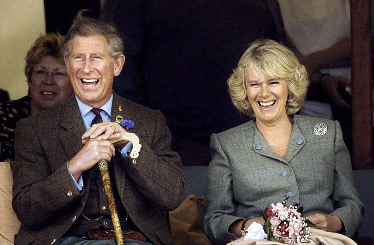Mit Camilla an seiner Seite ist Prinz Charles entspannter geworden und wirkt weniger steif als in jungen Jahren.