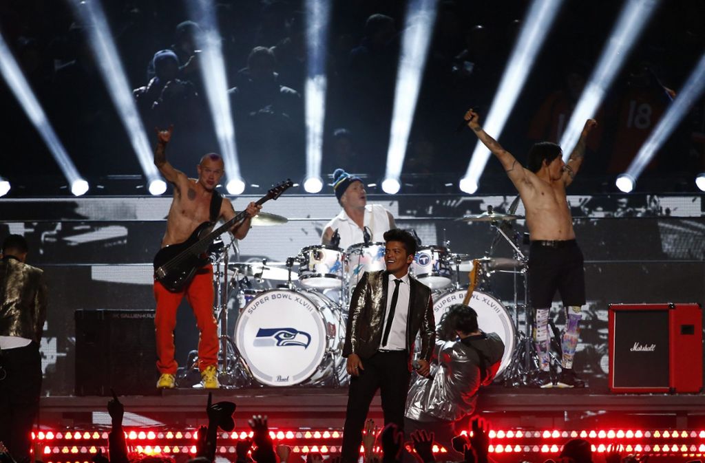 Eine Power-Kombination wurde im Jahr 2014 geboten: Sänger Bruno Mars und die Red Hot Chili Peppers traten gemeinsam auf.