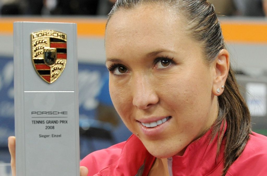 Jelena Jankovic ist die letzte Spielerin, die den Porsche Tennis Grand Prix auf Hartplatz gewinnen konnte. 2008 ließ die Serbin der Premieren-Siegerin Nadia Petrova im Endspiel keine Chance und katapultierte sich mit dem Turniersieg zurück an die Spitze der Frauen-Weltrangliste.